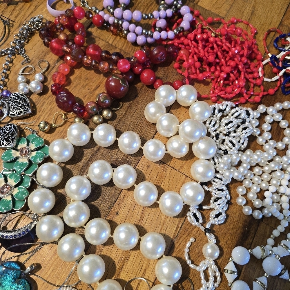Vintage To Now Jewelry Lot Costume Estate Find Needs Cleaned. Mixed - Picture 8 of 13